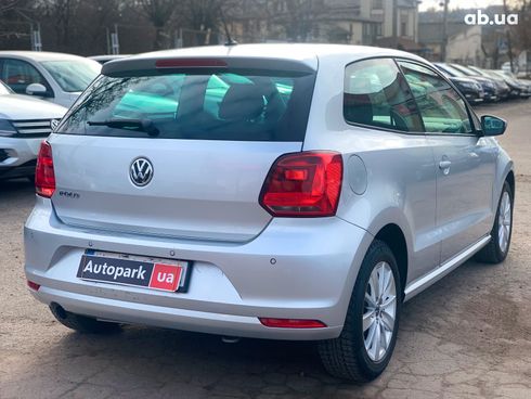 Volkswagen Polo 2015 серый - фото 10