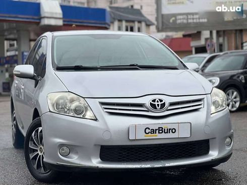 Toyota Auris 2011 - фото 2