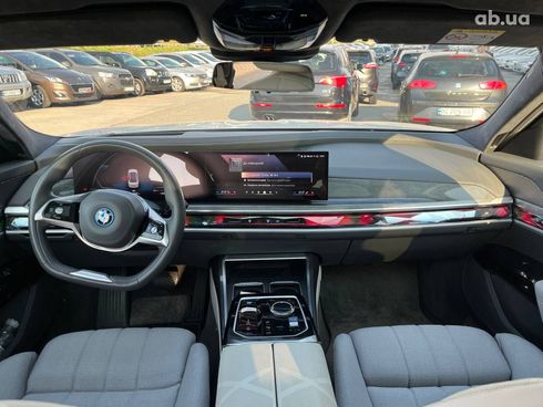 BMW i7 2023 белый - фото 30