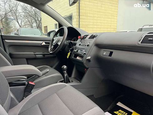 Volkswagen Touran 2011 - фото 25