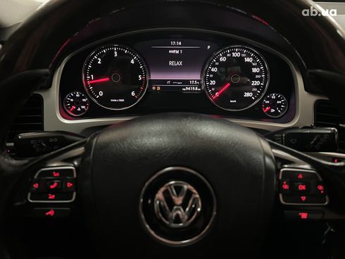Volkswagen Touareg 2011 серебристый - фото 8