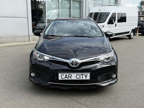 Toyota Auris 2018 - фото 2