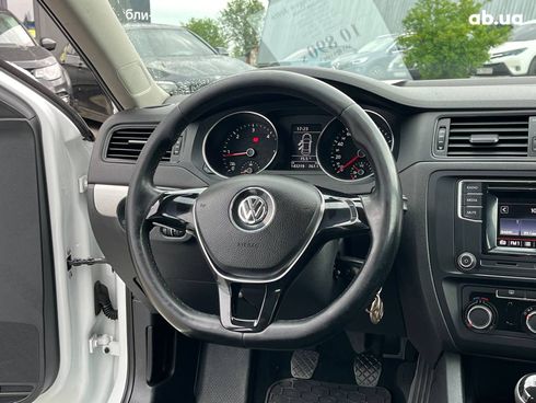 Volkswagen Jetta 2016 белый - фото 7