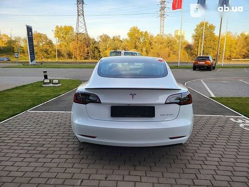 Tesla Model 3 2022 - фото 10