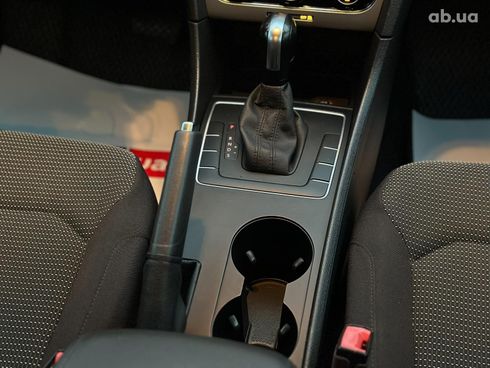 Volkswagen Passat 2016 серый - фото 21