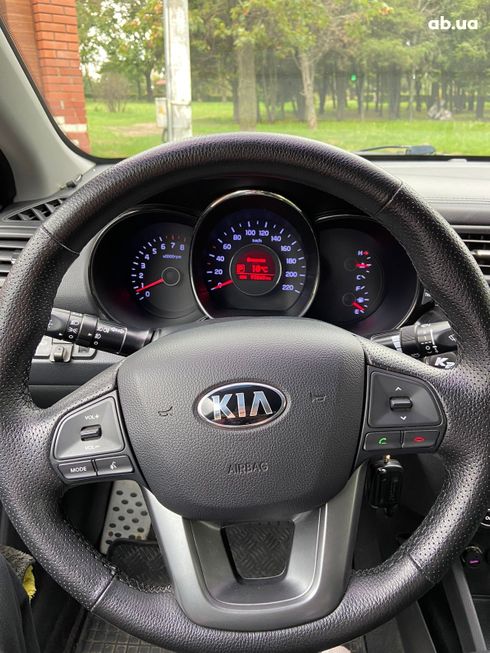 Kia Rio 2013 белый - фото 13