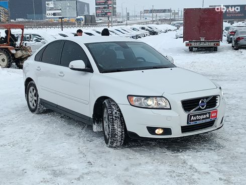 Volvo S40 2010 белый - фото 14
