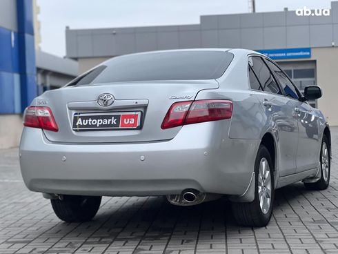 Toyota Camry 2008 серый - фото 7