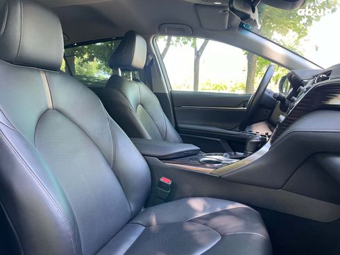 Toyota Camry 2019 белый - фото 18