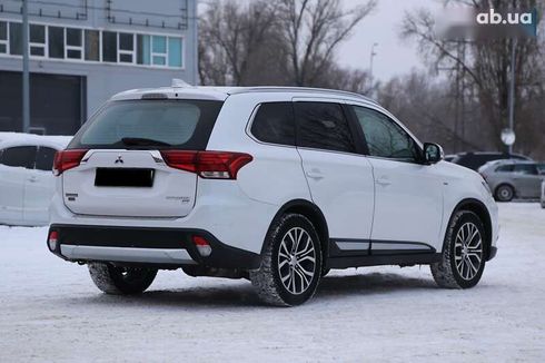 Mitsubishi Outlander 2017 - фото 7