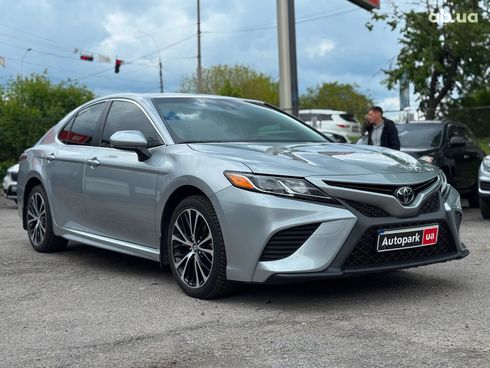 Toyota Camry 2018 серый - фото 5
