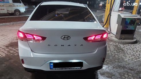 Hyundai Sonata 2017 белый - фото 9