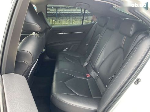 Toyota Camry 2020 - фото 18