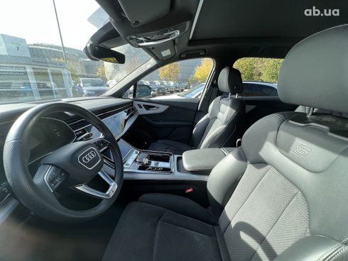 Audi Q7 2021 - фото 13