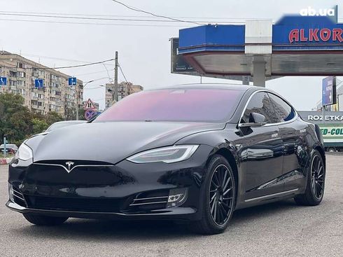 Tesla Model S 2019 - фото 8