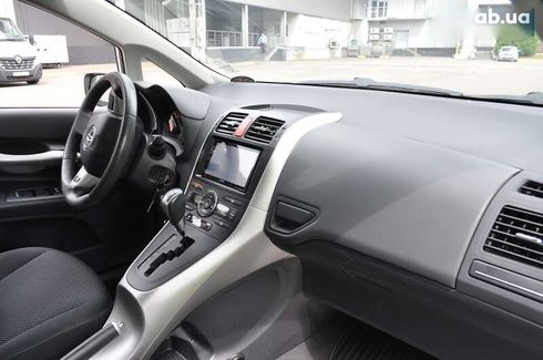 Toyota Auris 2011 - фото 24