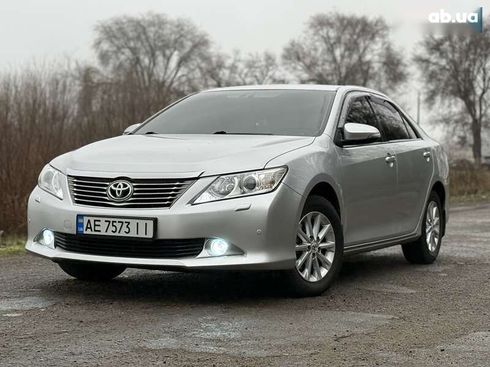 Toyota Camry 2011 - фото 2