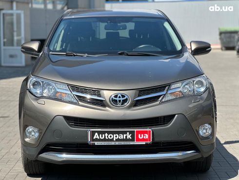 Toyota RAV4 2014 коричневый - фото 2