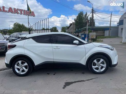 Toyota C-HR 2017 - фото 9