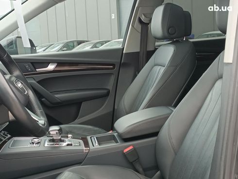 Audi Q5 2018 серый - фото 42