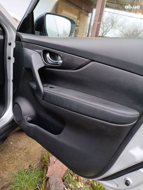 Nissan Rogue 2017 серебристый - фото 10