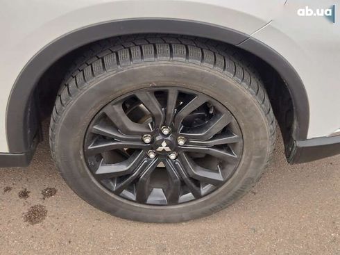 Mitsubishi Outlander 2017 - фото 18
