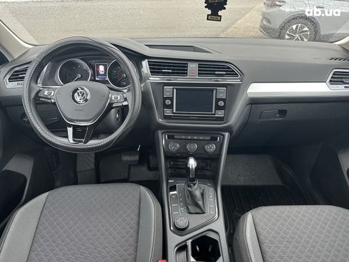 Volkswagen Tiguan 2021 серый - фото 20