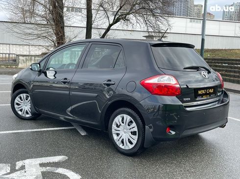 Toyota Auris 2010 - фото 8