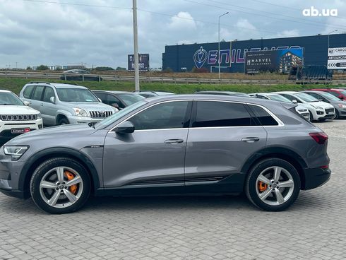 Audi E-Tron 2019 серый - фото 12
