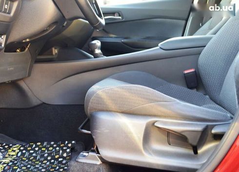 Toyota C-HR 2017 - фото 19