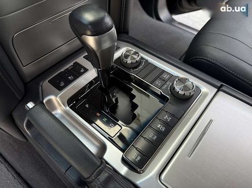 Toyota Land Cruiser 2020 - фото 27