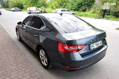 Skoda Superb 2019 - фото 12
