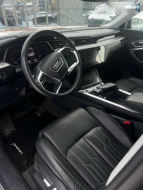 Audi E-Tron 2021 - фото 15
