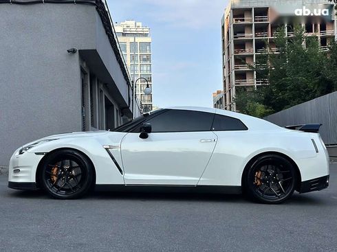 Nissan GT-R 2013 - фото 28