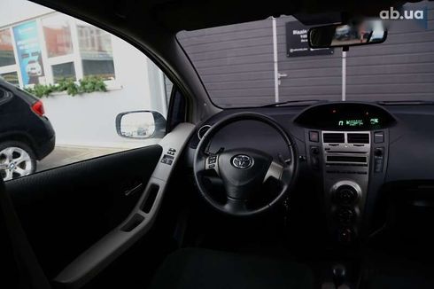 Toyota Yaris 2011 - фото 12