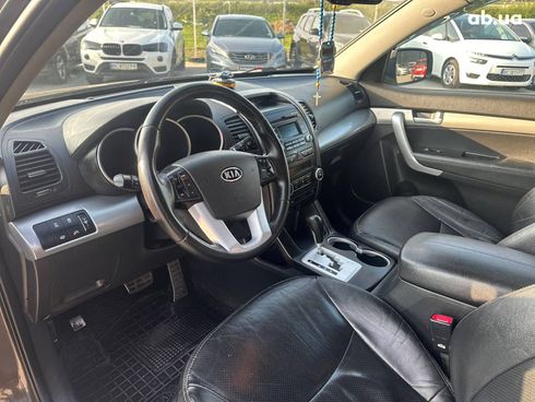 Kia Sorento 2010 коричневый - фото 19