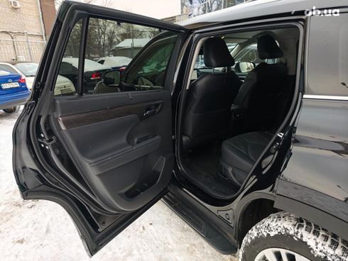 Toyota Highlander 2024 черный - фото 12