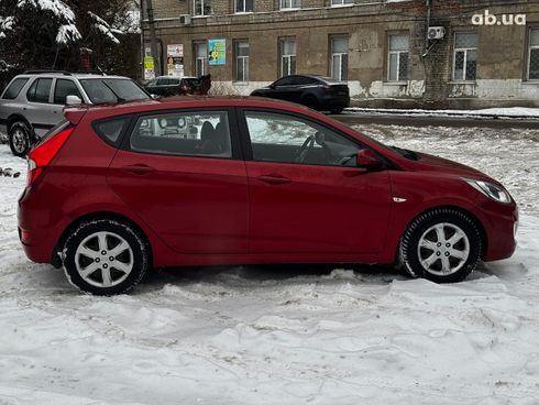 Hyundai Accent 2012 красный - фото 7