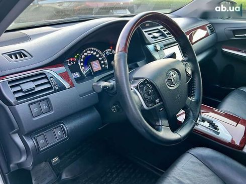 Toyota Camry 2013 - фото 18