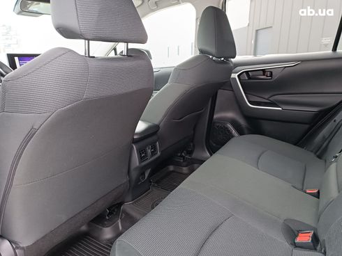 Toyota RAV4 2025 серый - фото 39