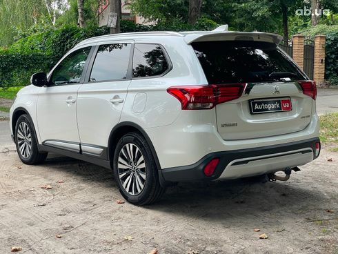 Mitsubishi Outlander 2019 белый - фото 10