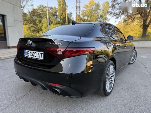 Alfa Romeo Giulia 2017 - фото 5