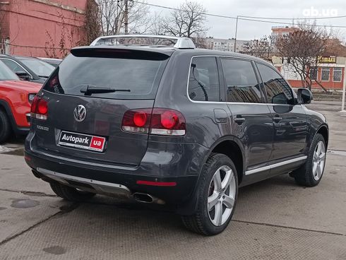 Volkswagen Touareg 2007 серый - фото 9