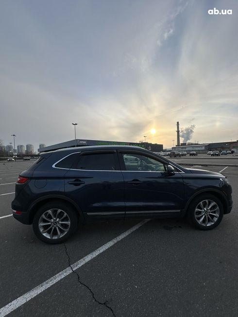 Lincoln MKC 2017 синий - фото 3