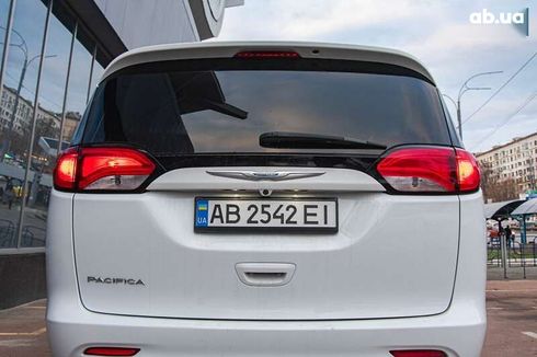 Chrysler Pacifica 2017 - фото 9
