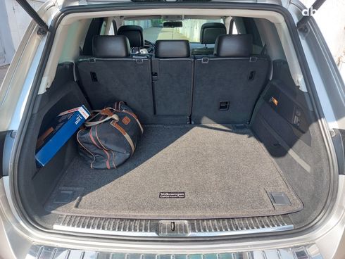 Volkswagen Touareg 2011 серебристый - фото 17