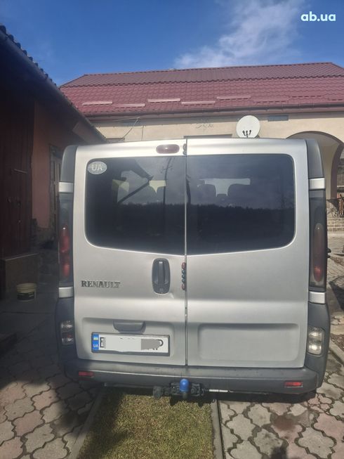 Renault Trafic 2002 серебристый - фото 5