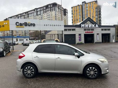 Toyota Auris 2011 - фото 16