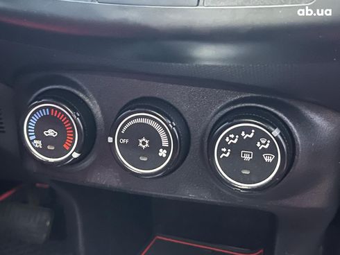 Mitsubishi Outlander 2010 красный - фото 18