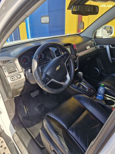 Chevrolet Captiva 2016 белый - фото 7